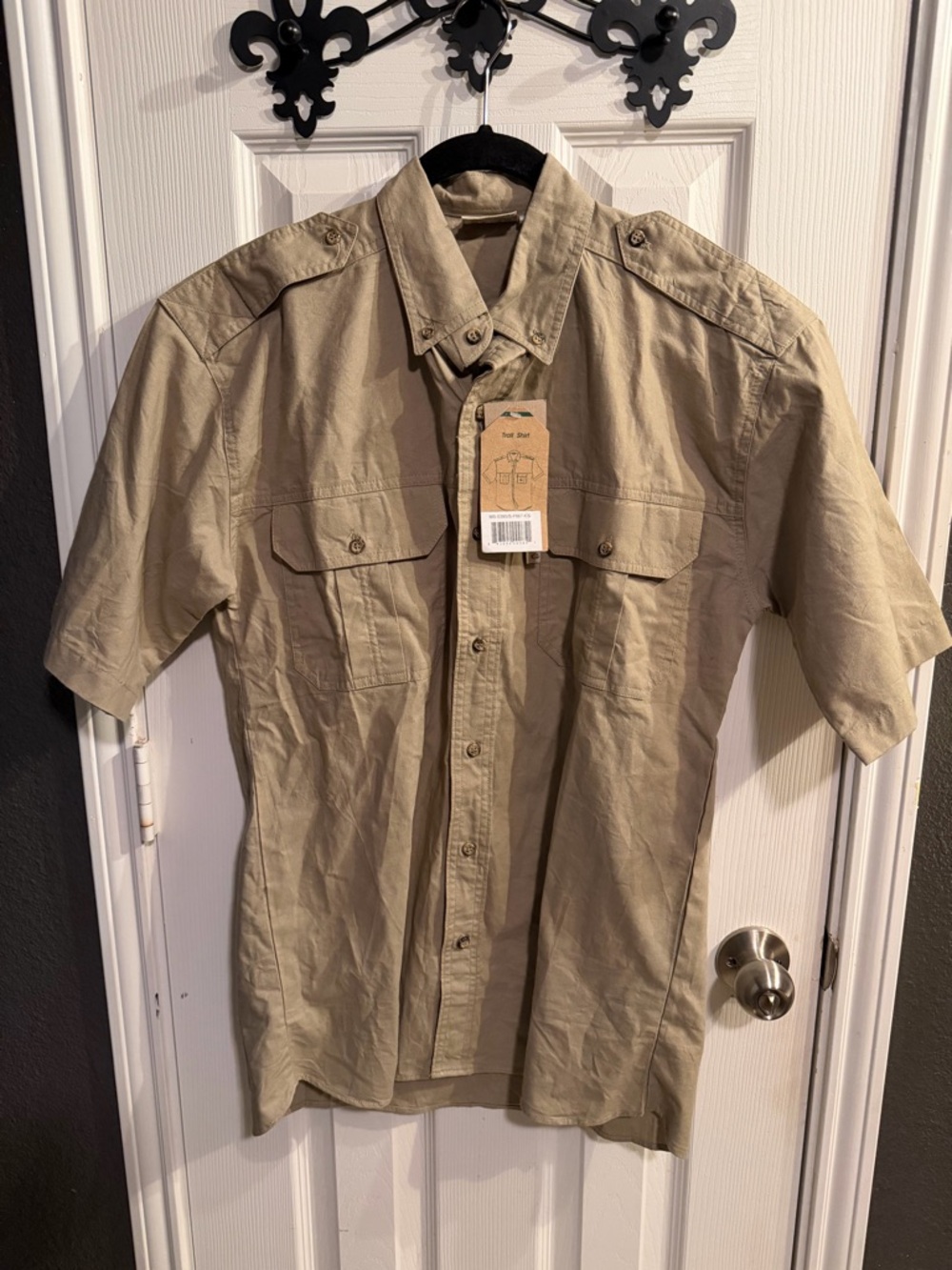 Men's Short-Sleeve Button-Down Shirt in Khaki